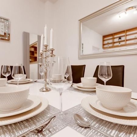 Exclusive Riverside Apartment In The Heart Of פראג מראה חיצוני תמונה